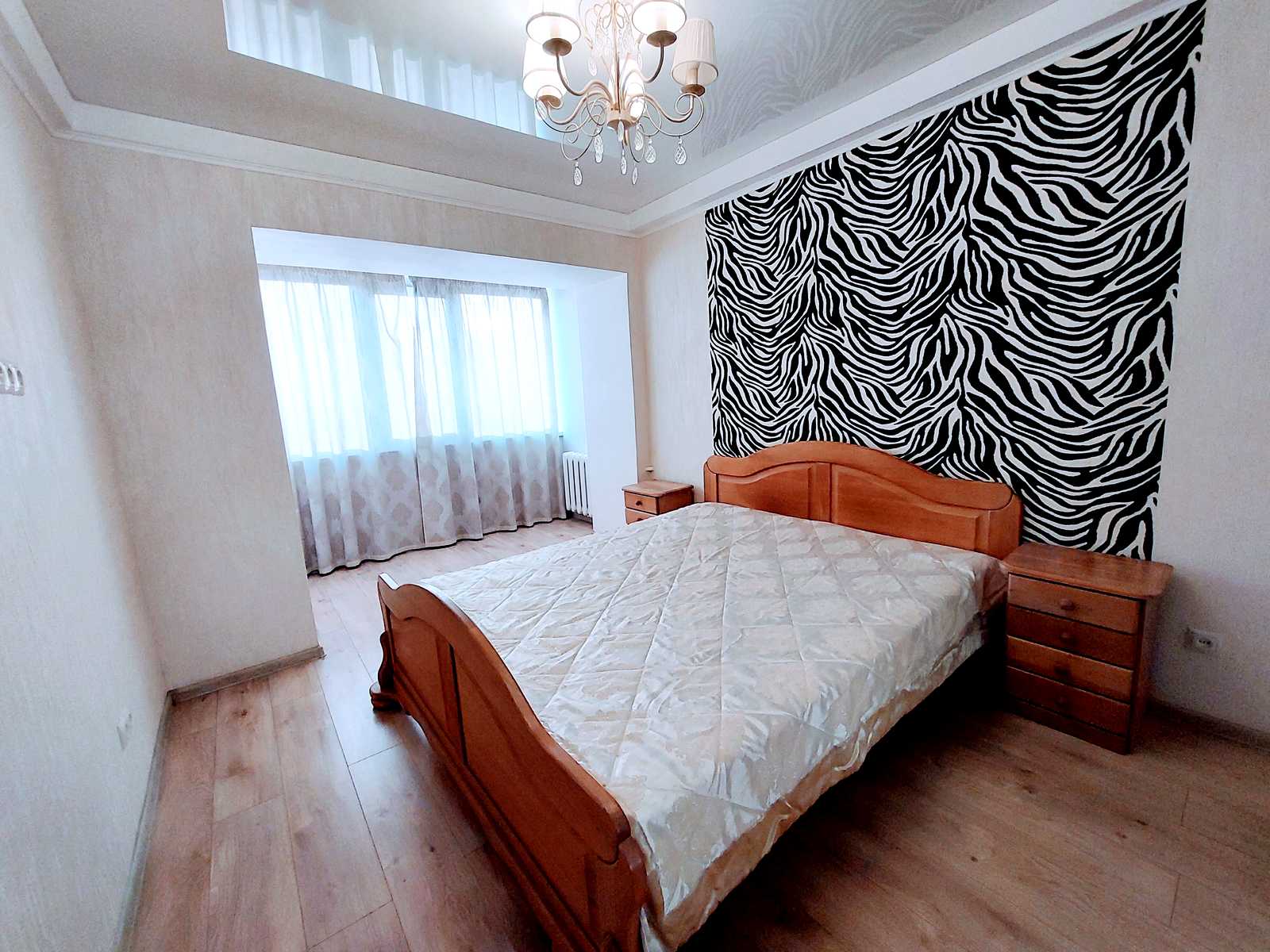 1877553971072895