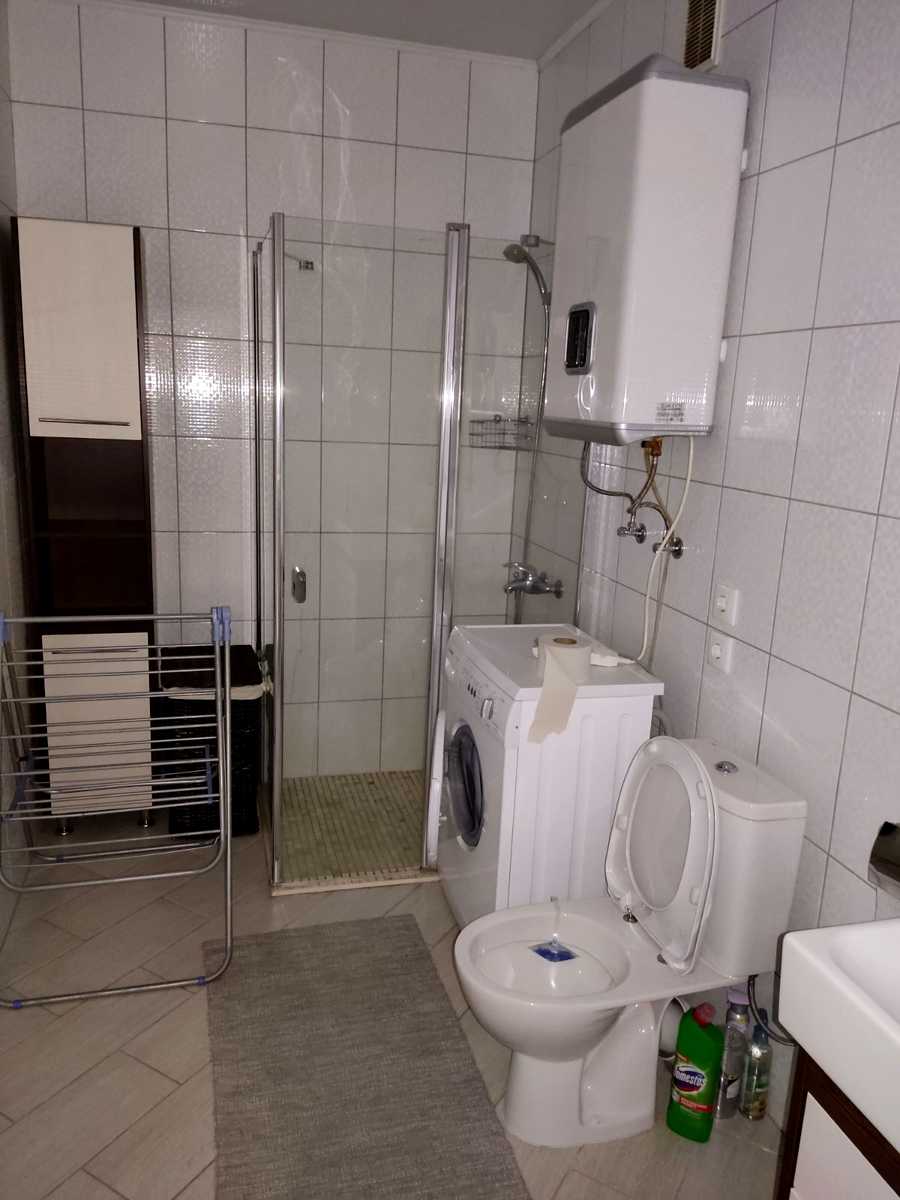 1877560215366385