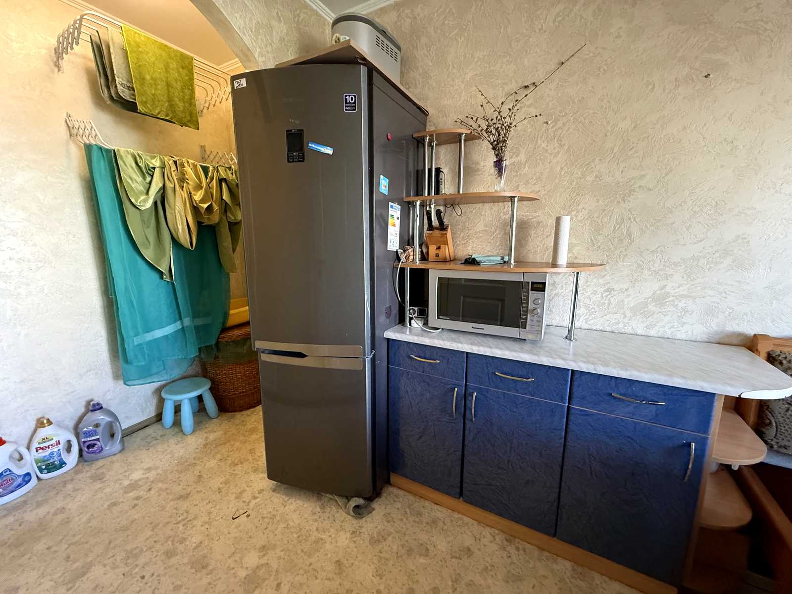 1877561903510594