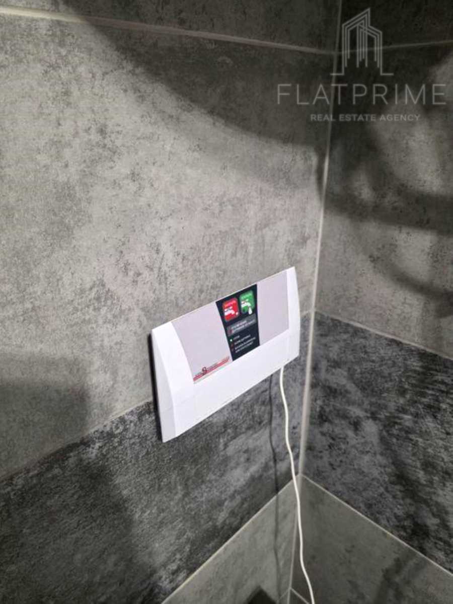 1877562157336934