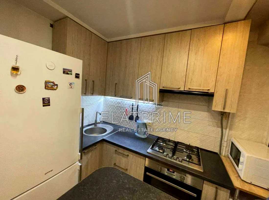 1877563445727277