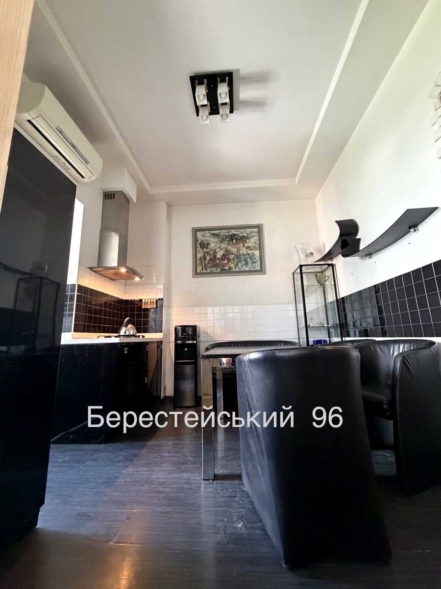 1877563558956574