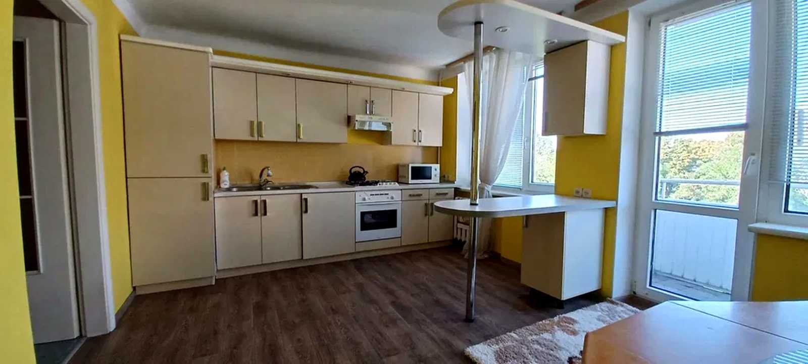 1877564771074081