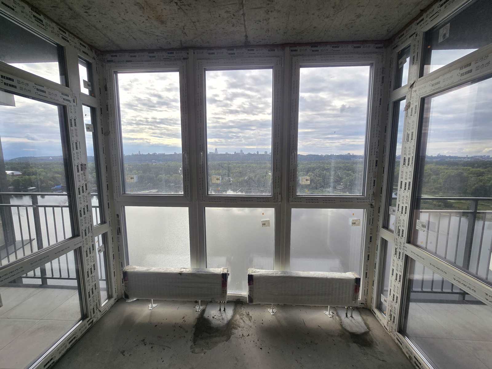 1877567901912639