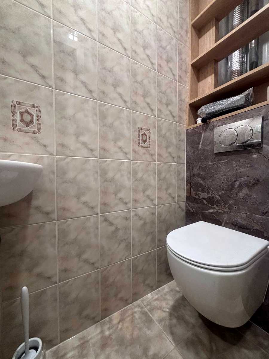 1877569604005706