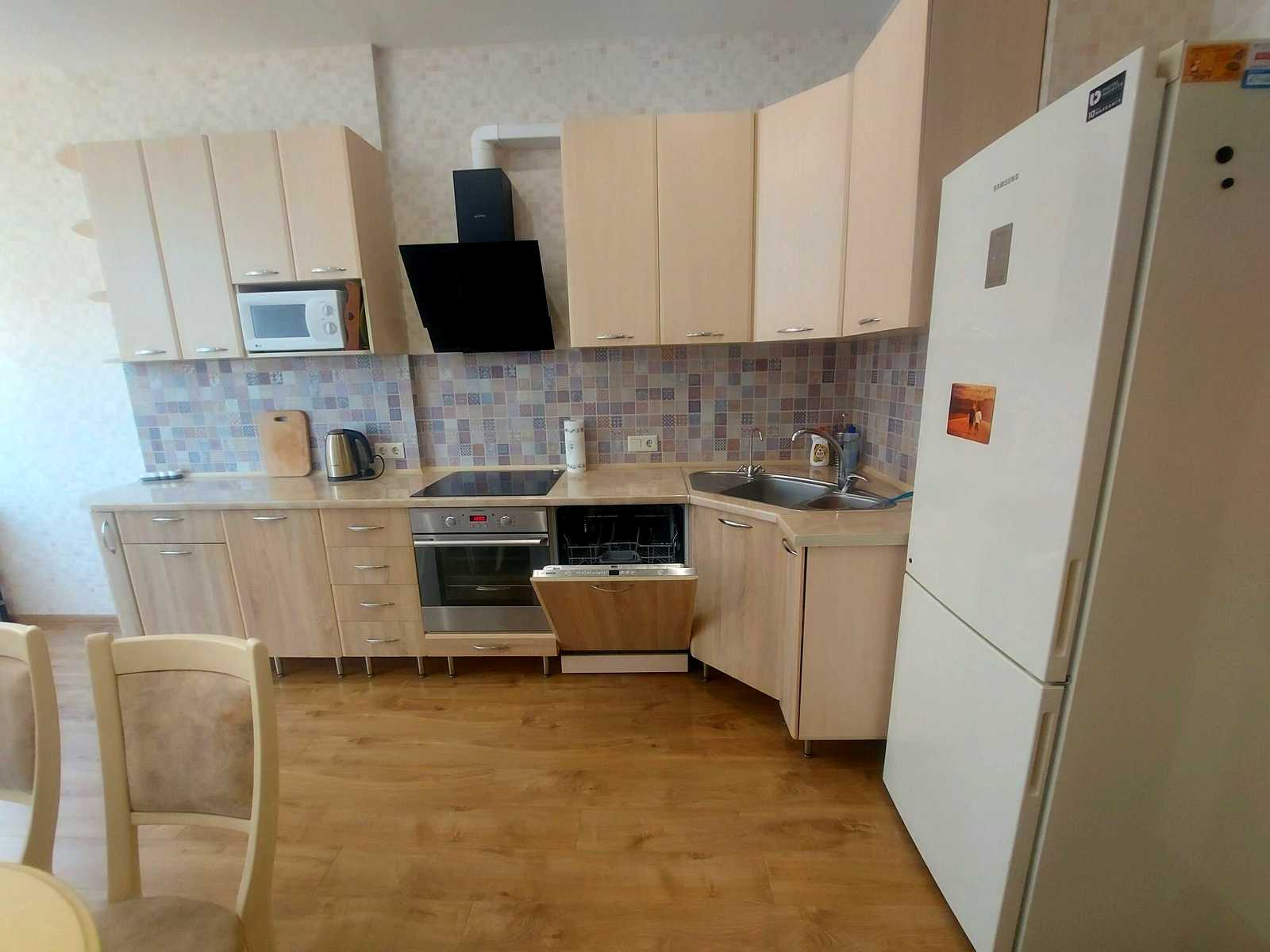 1877570210812373