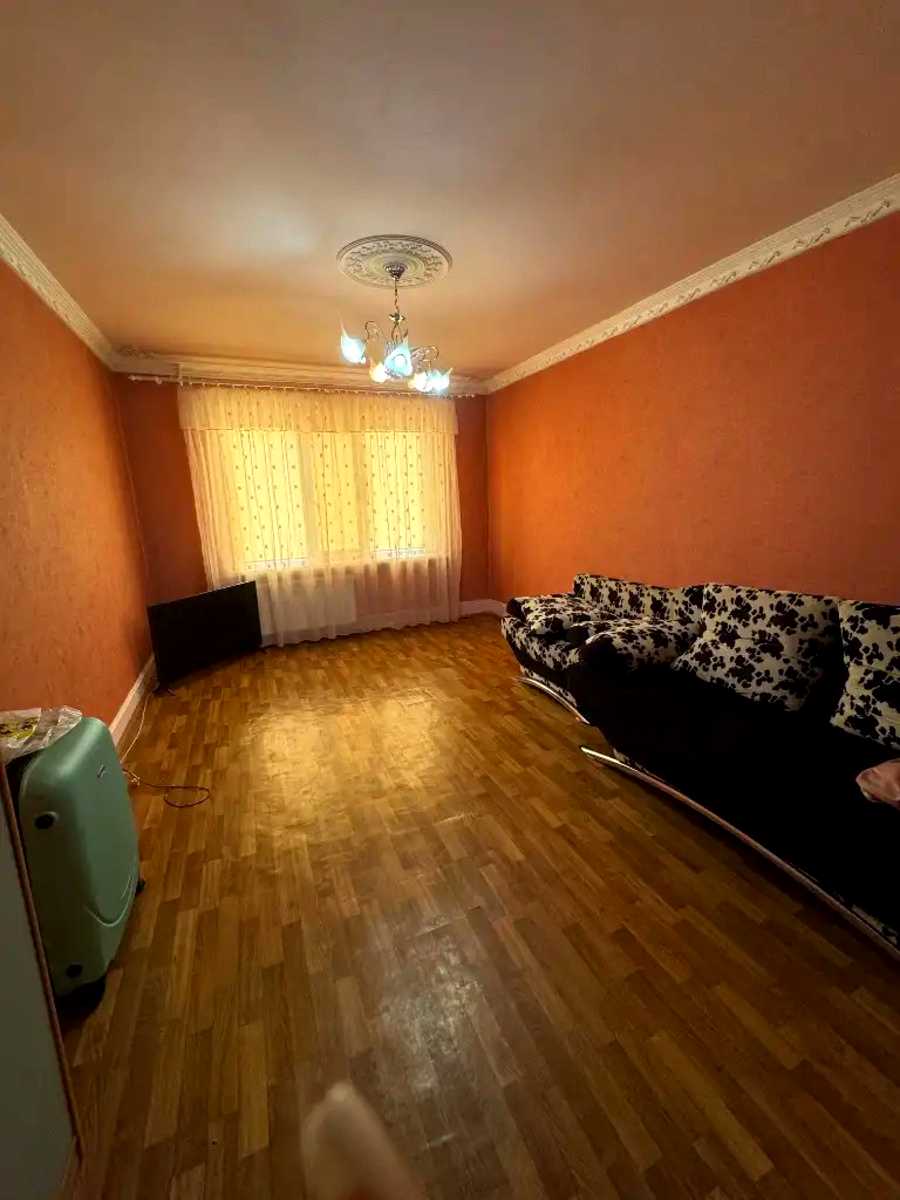 1877578743144350