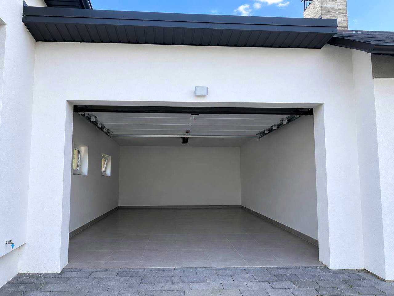 1877579395733756