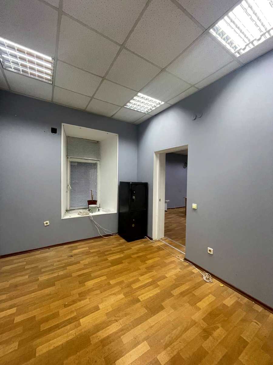 1877581156085929