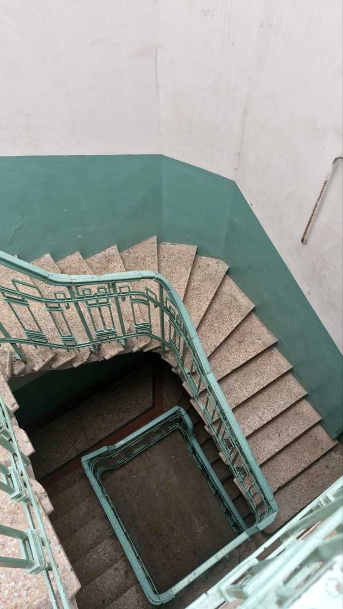 1877581661242435