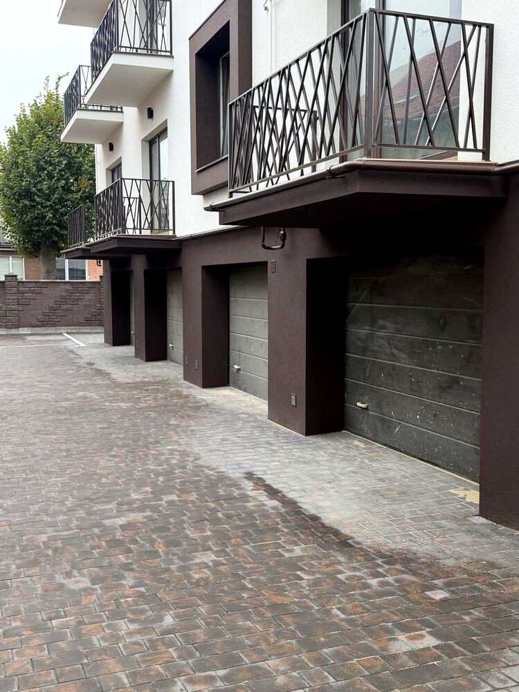 1877584786870204