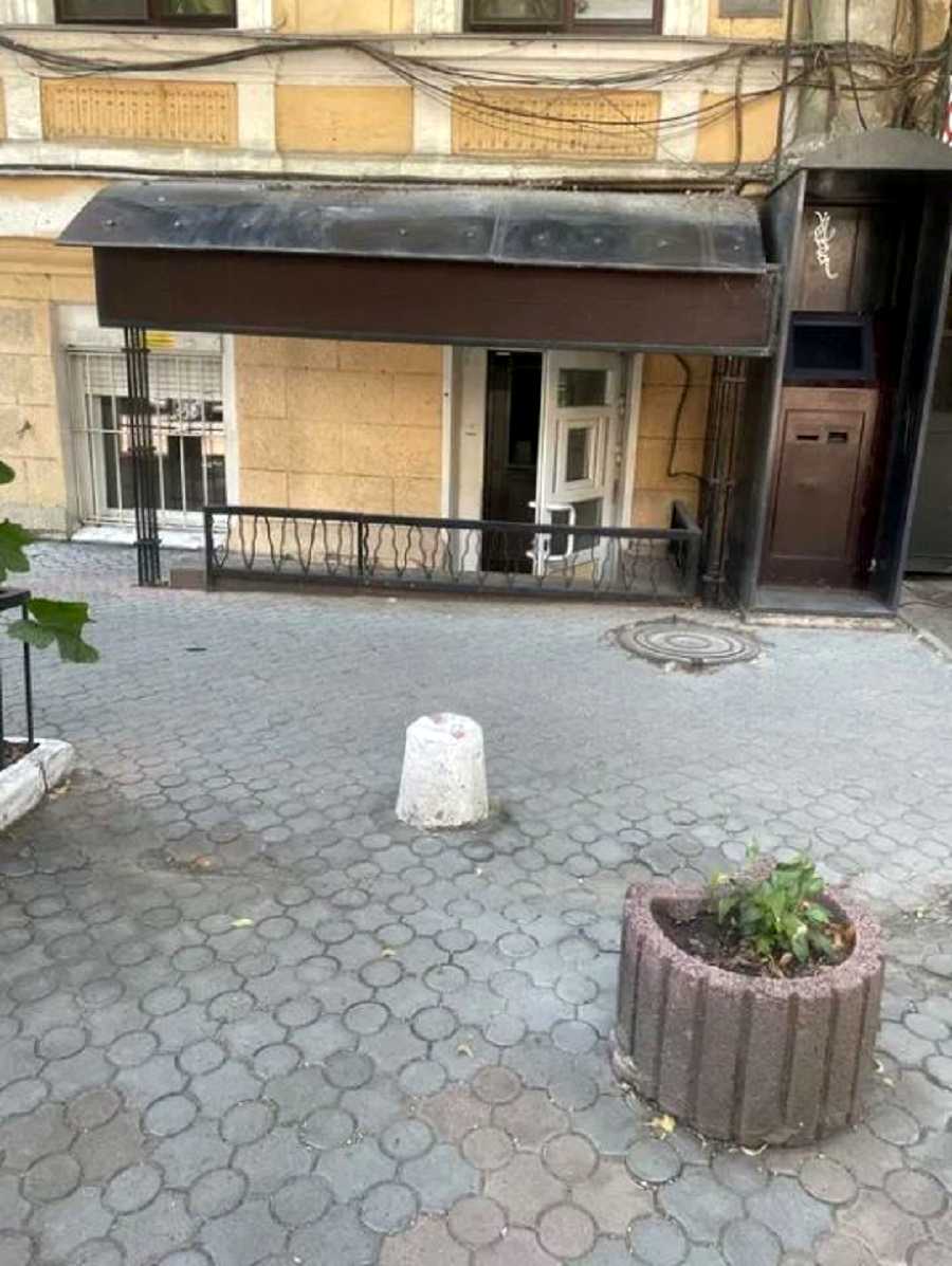 1877585631272436