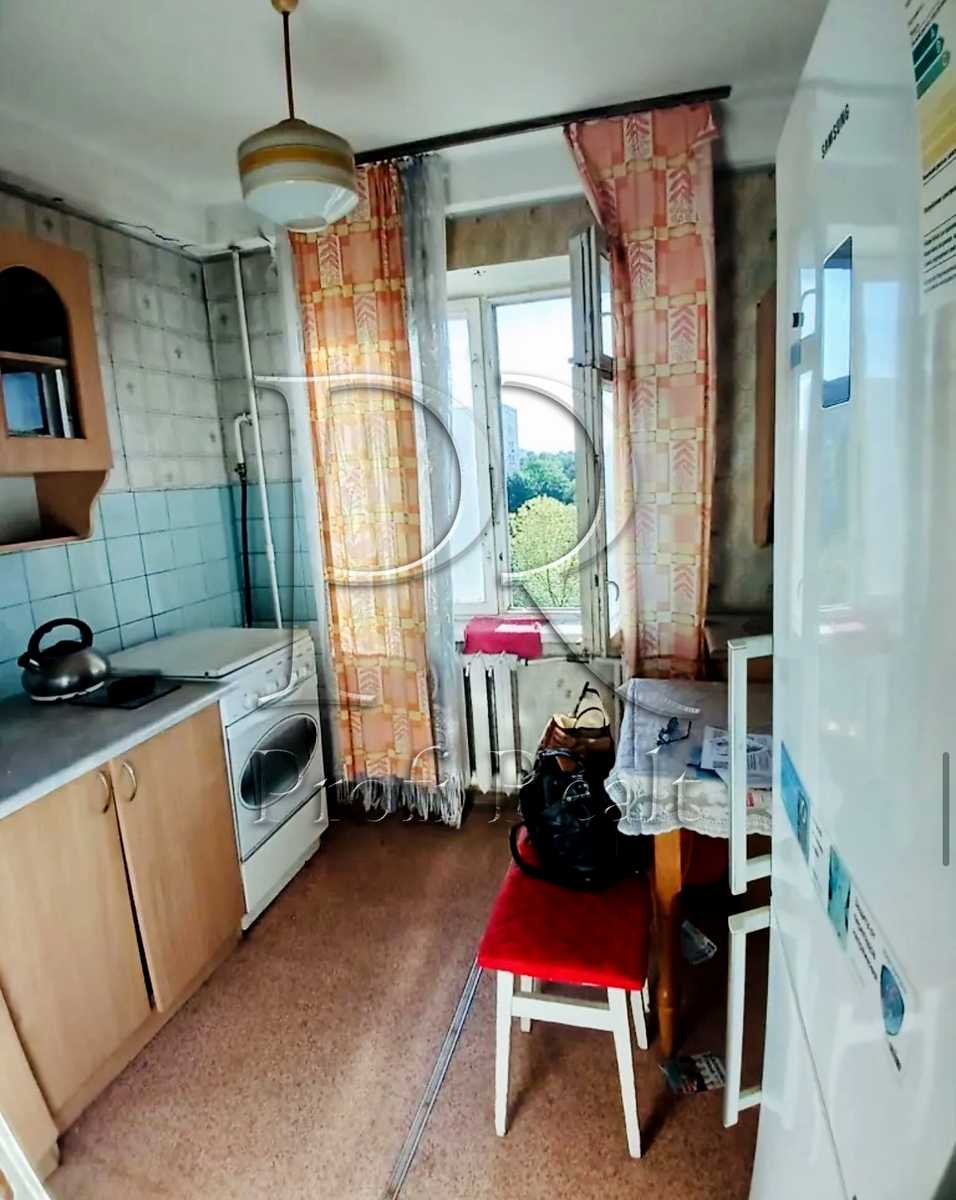 1877585863292301