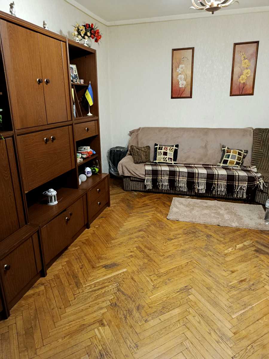 1877643047332979