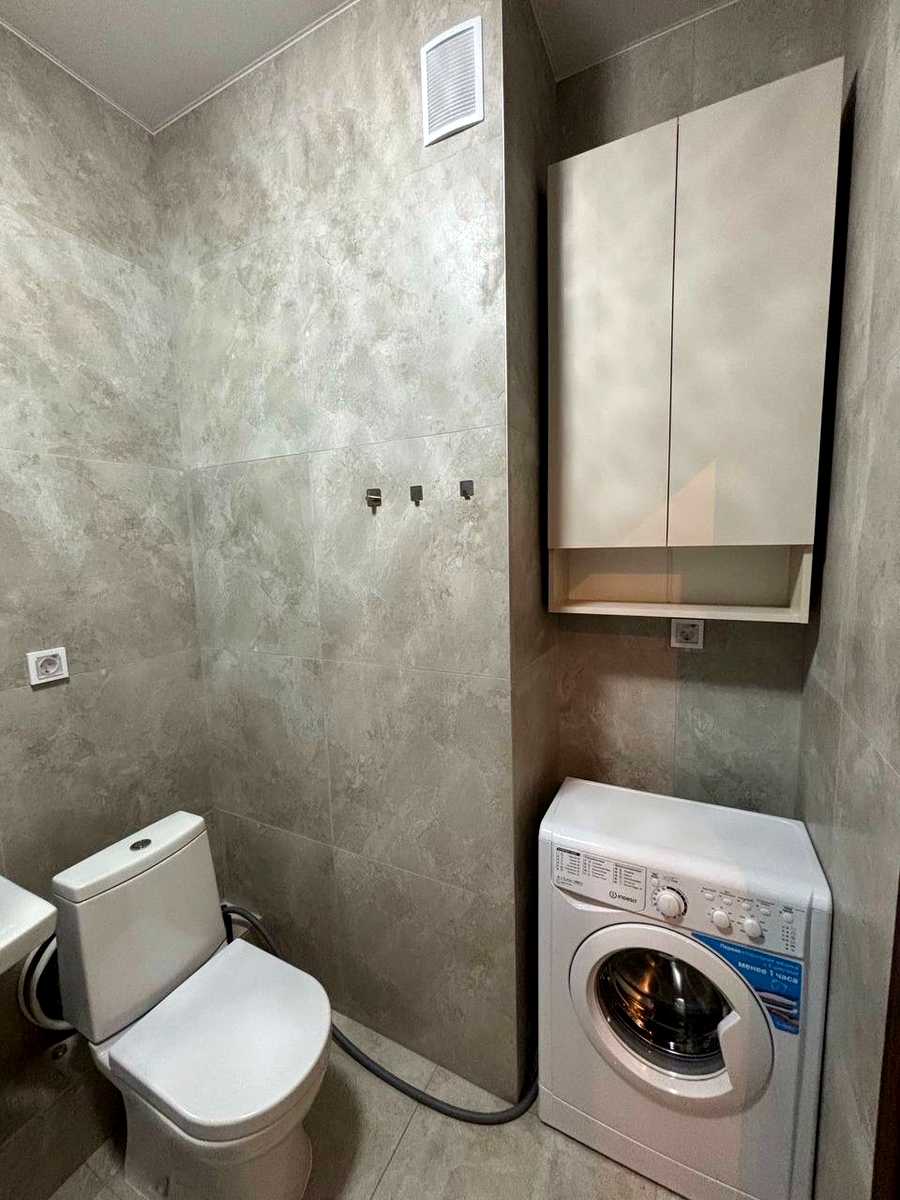 1877646853778335