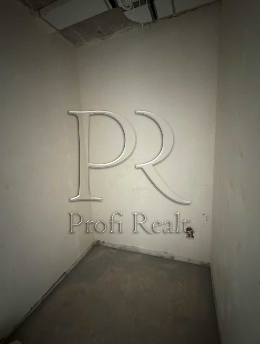 1877649449860553