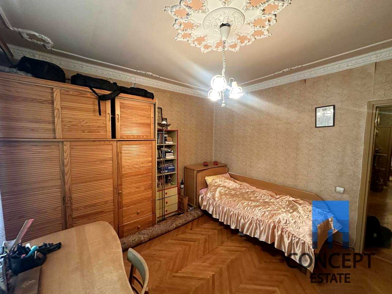 1877652187589343
