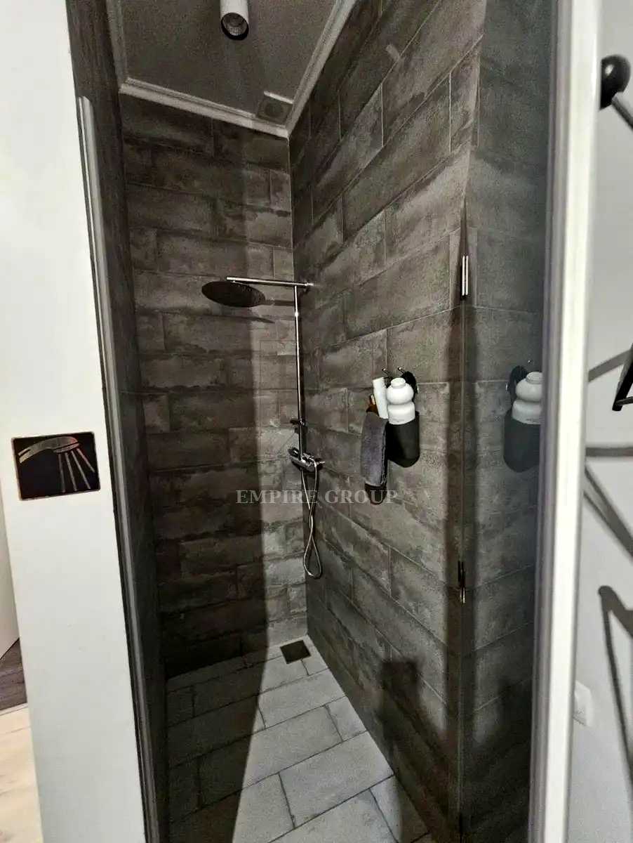 1877654128956585