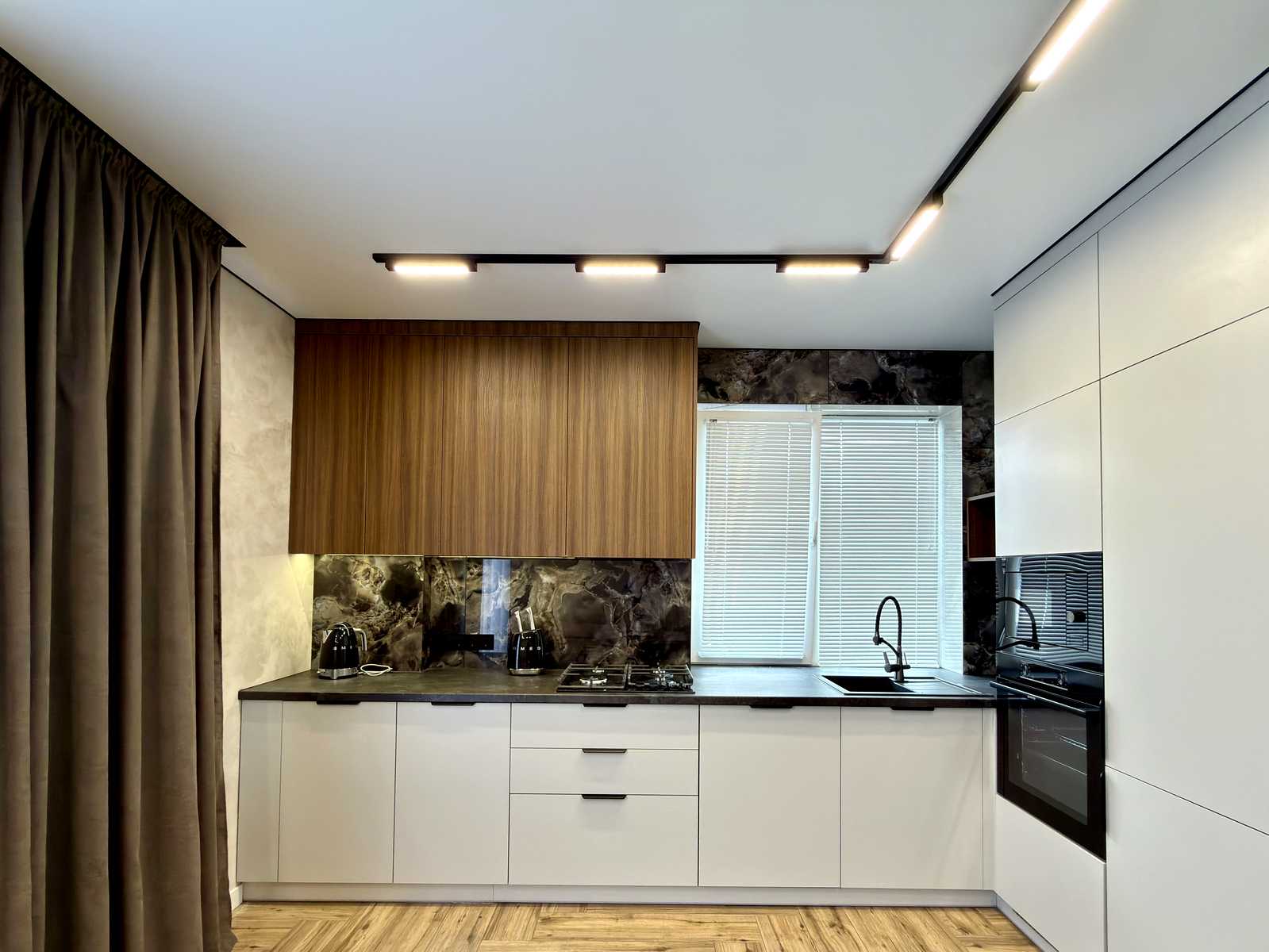 1877654812499882