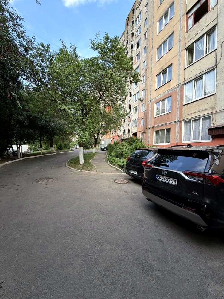 1877656589351077
