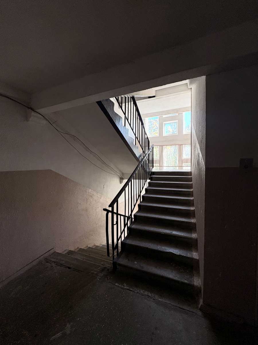 1877657061333921