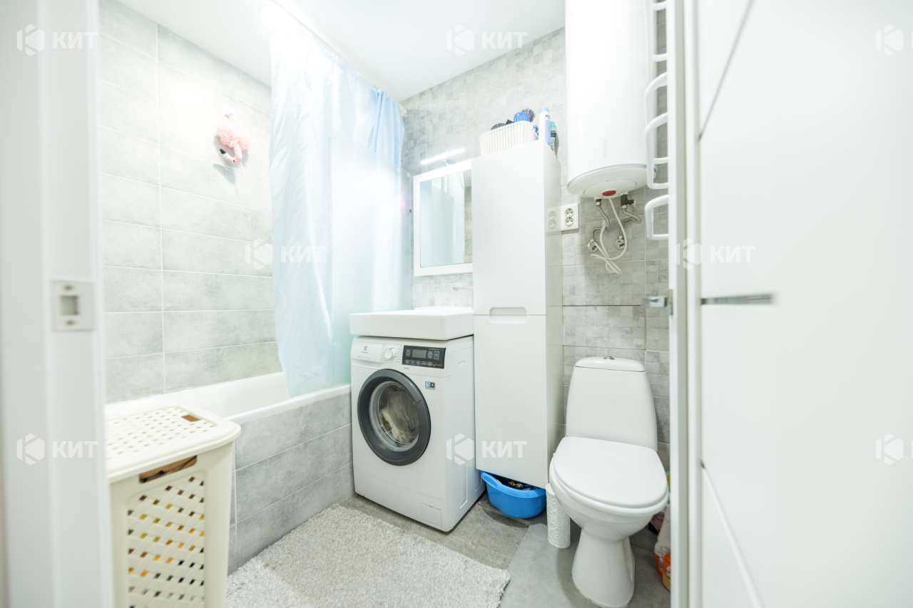 1877659192438354