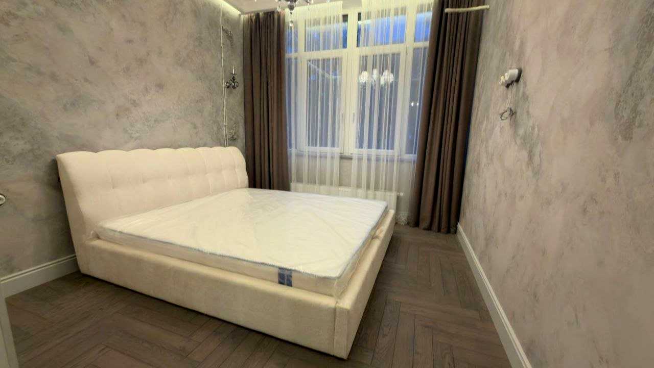 1877660011301285