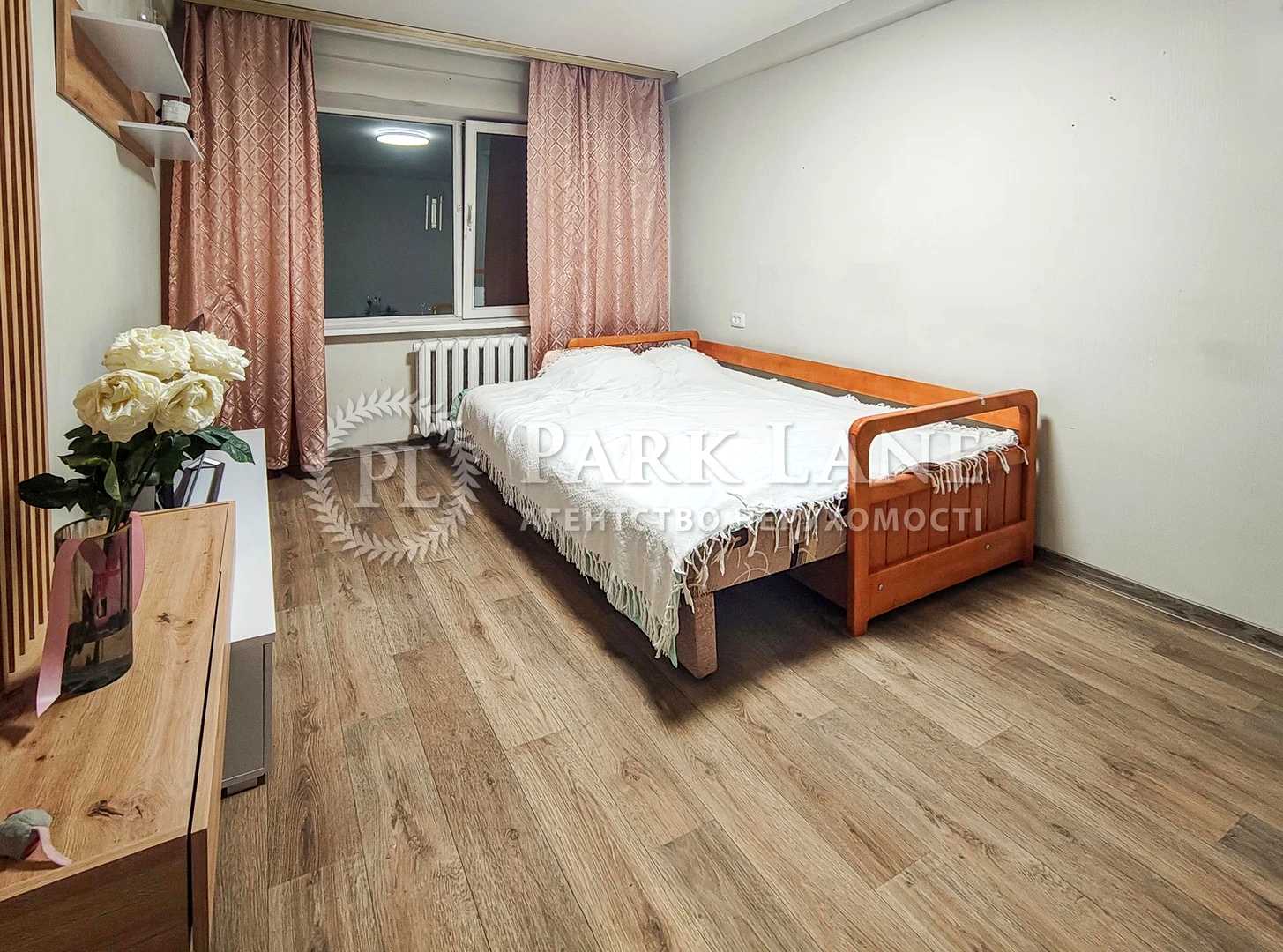 1877660345820402