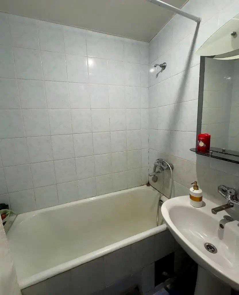 1877660863975035