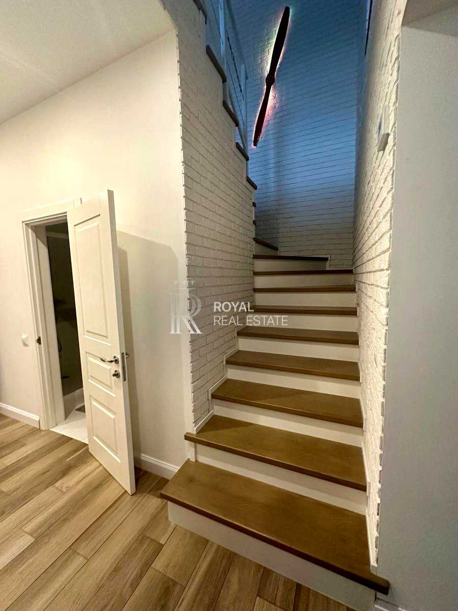 1877661109860328