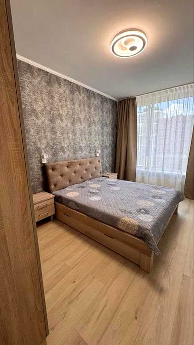 1877663294084144