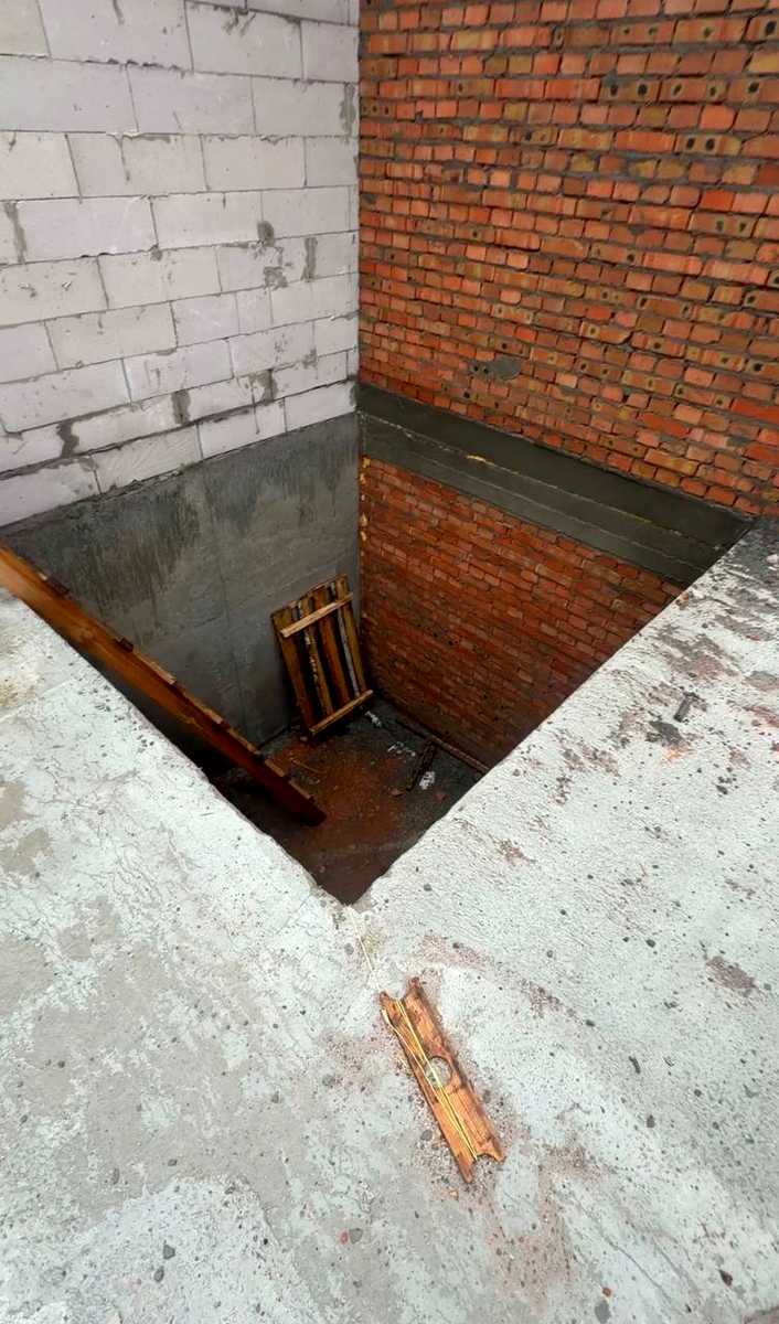 1877663475943410