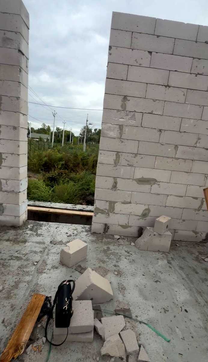 1877663475948443