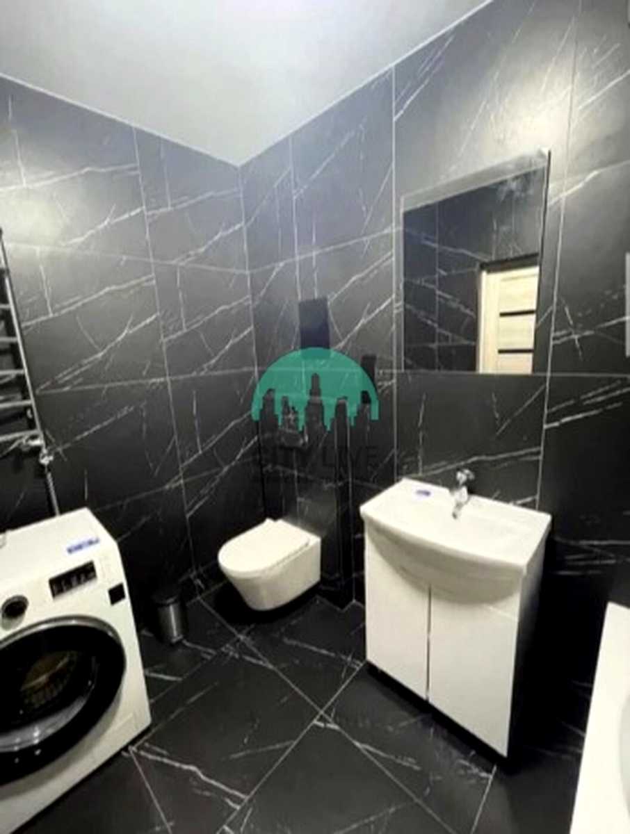 1877663656486954