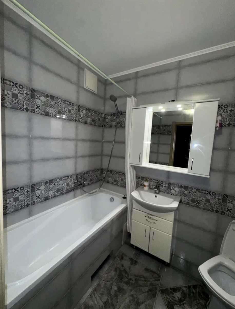 1877663904008155