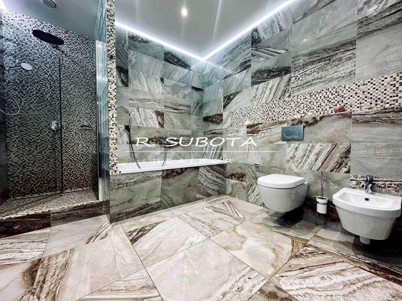 1877665418381363