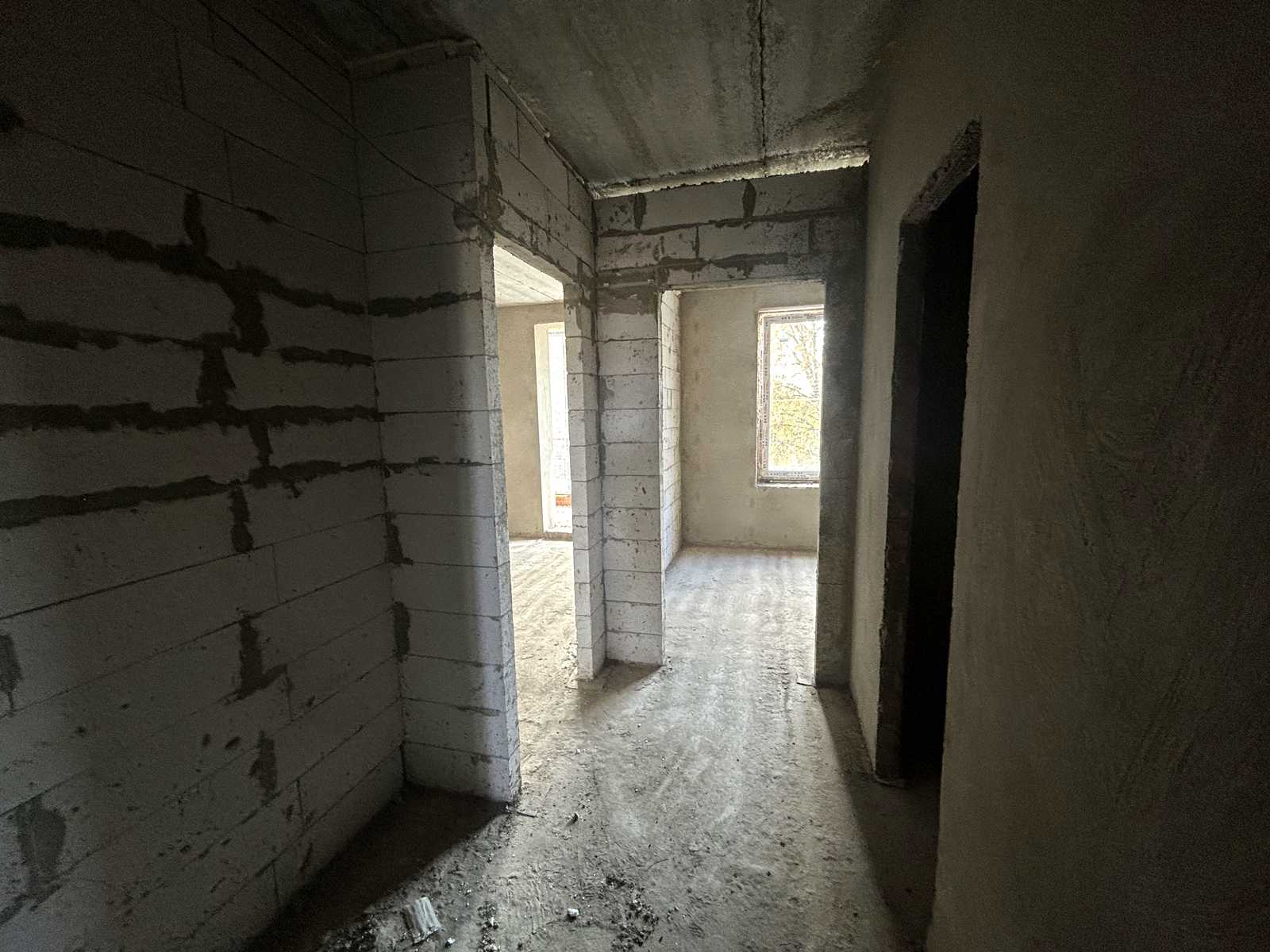 1877666682875600