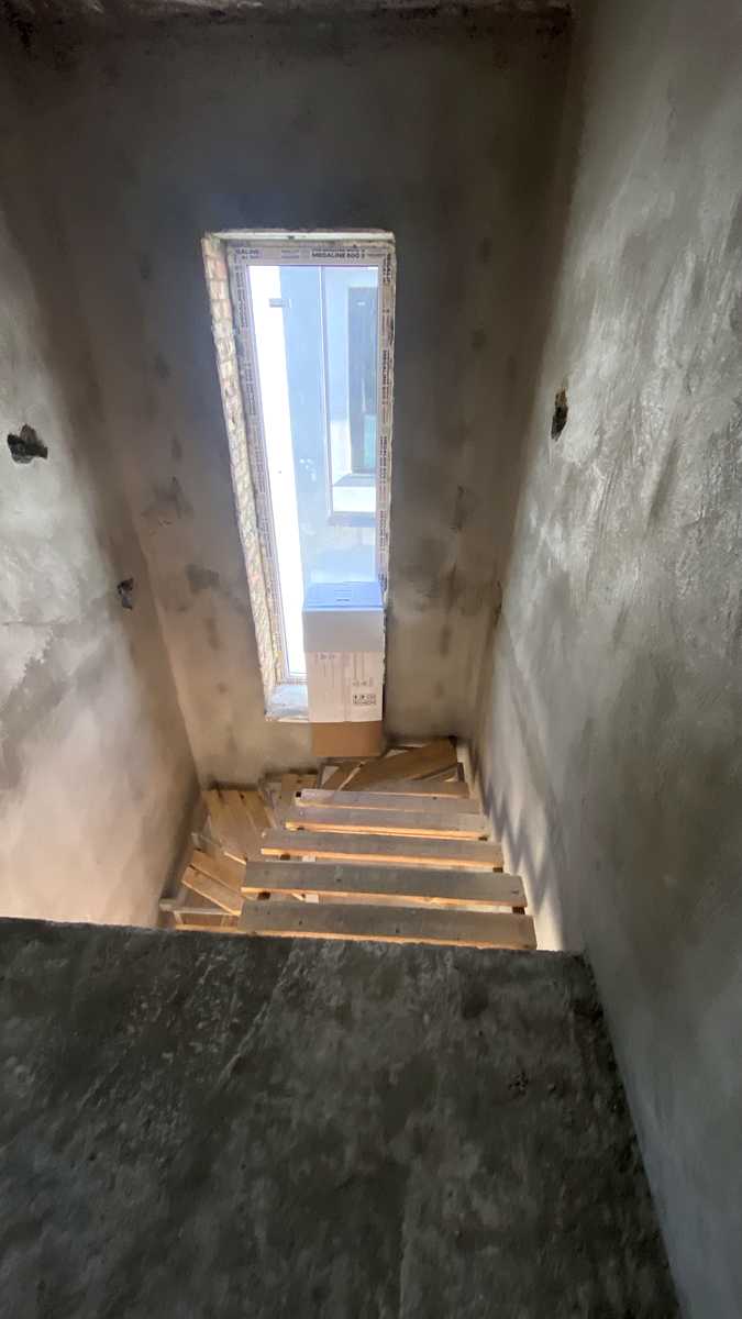 1877668877572029