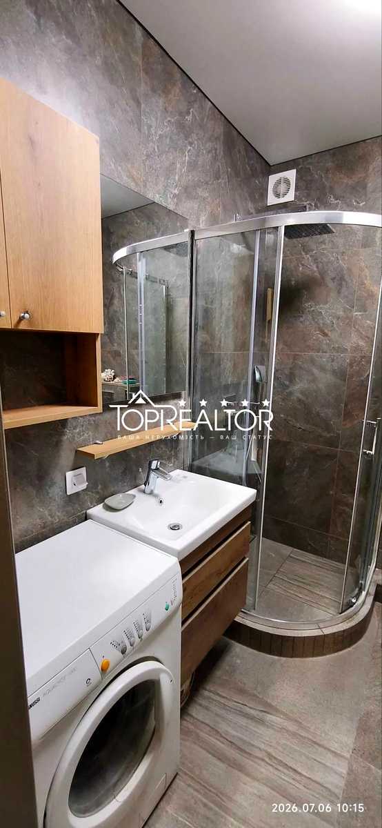 1877669053532568
