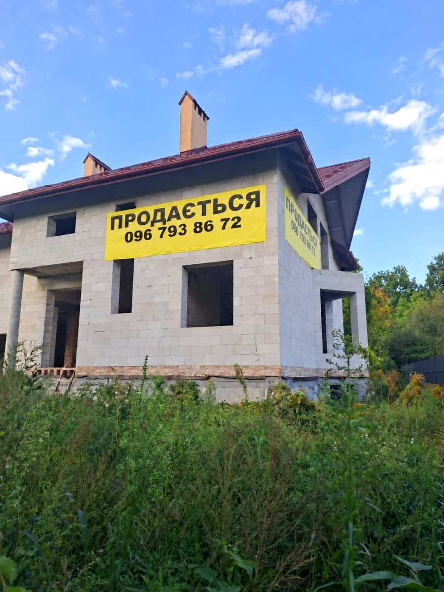 1877669704573405