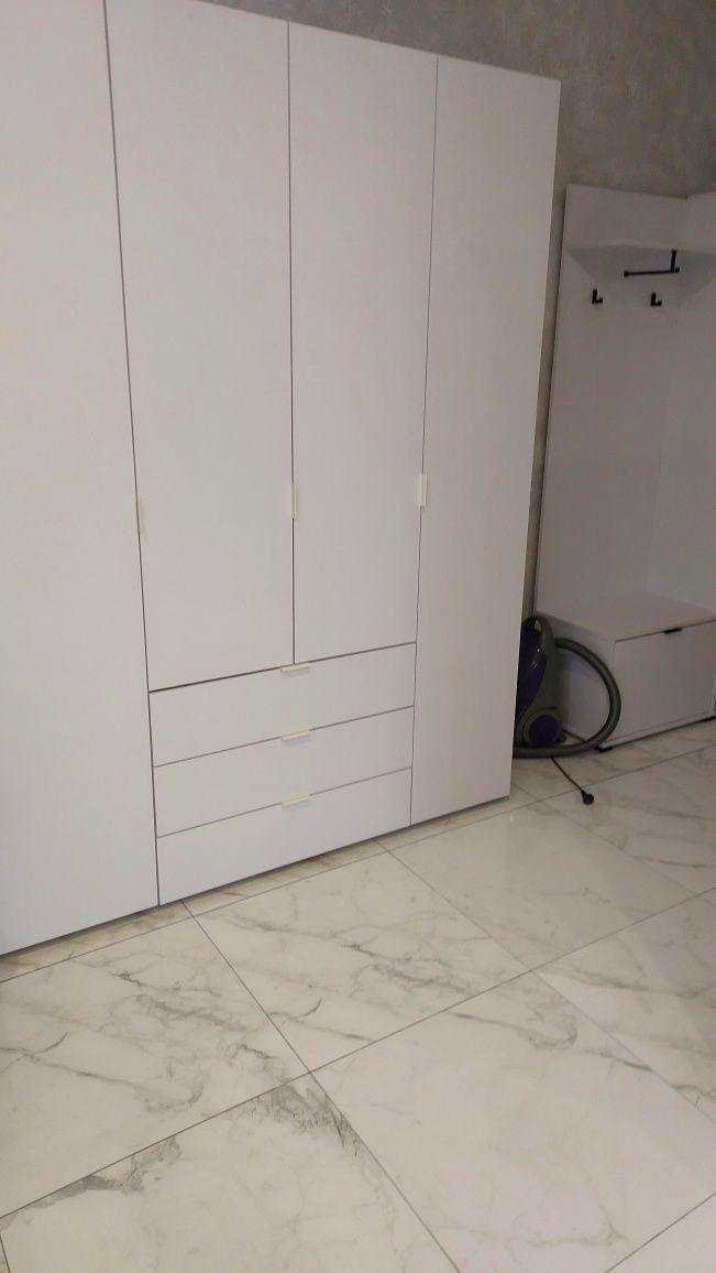 1877670976780103