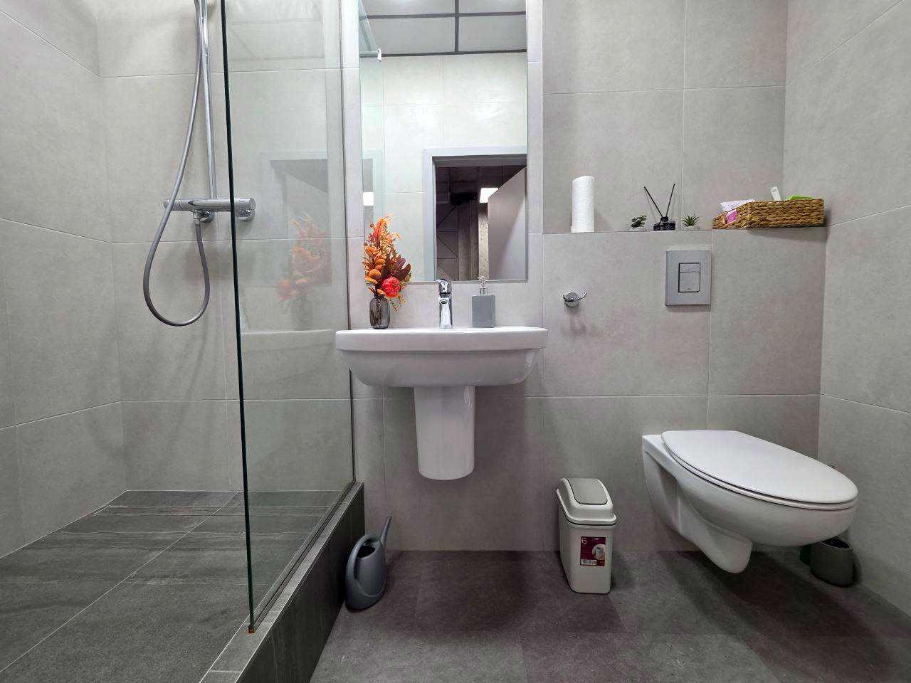 1877677935279348