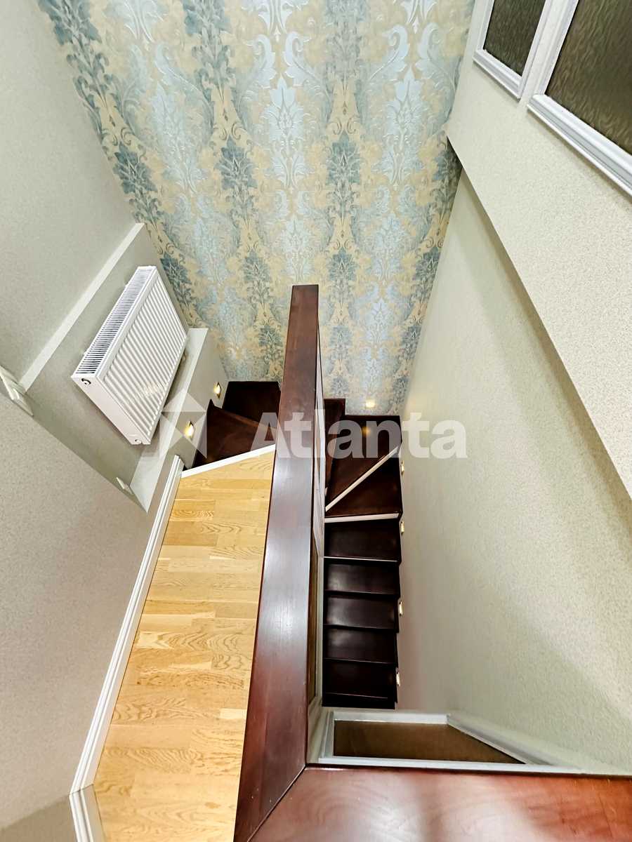 1877684395935625