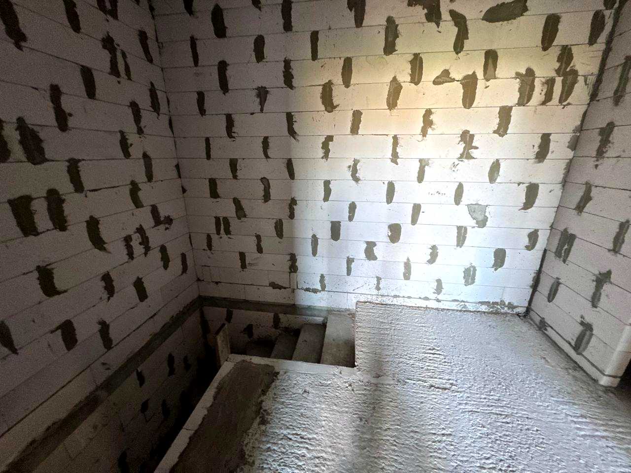 1877689690128370