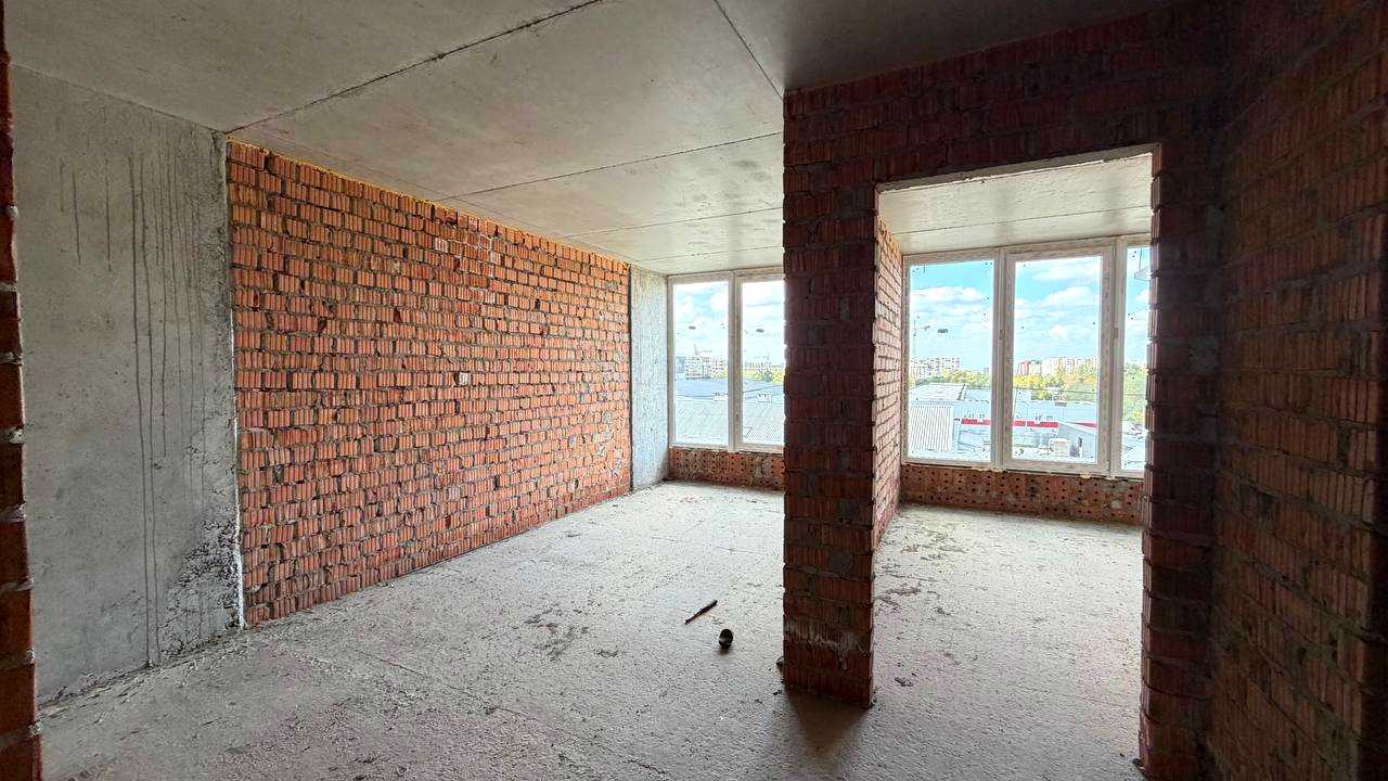 1877737063975279