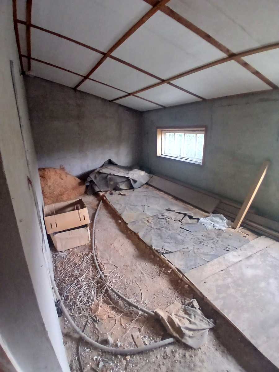 1877743651660930
