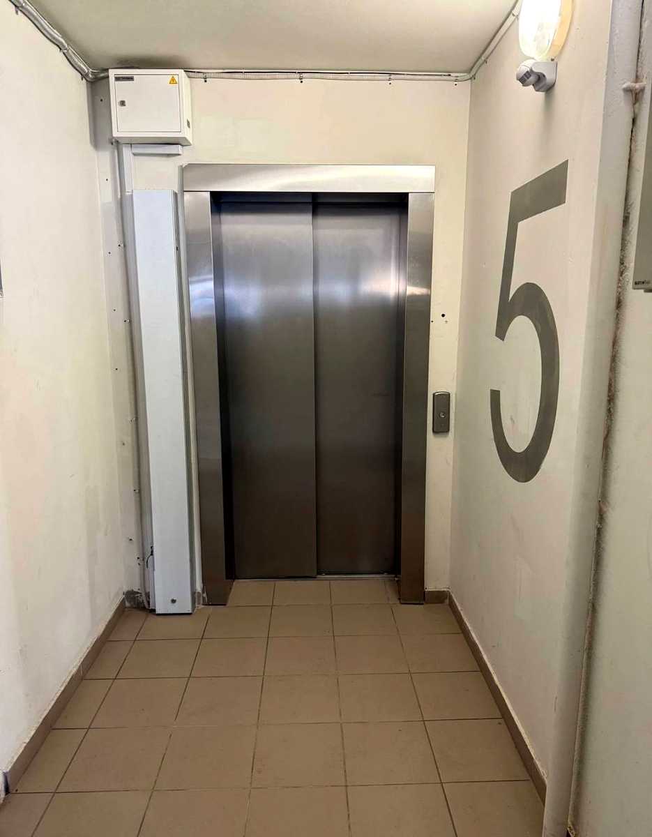 1877743800702756