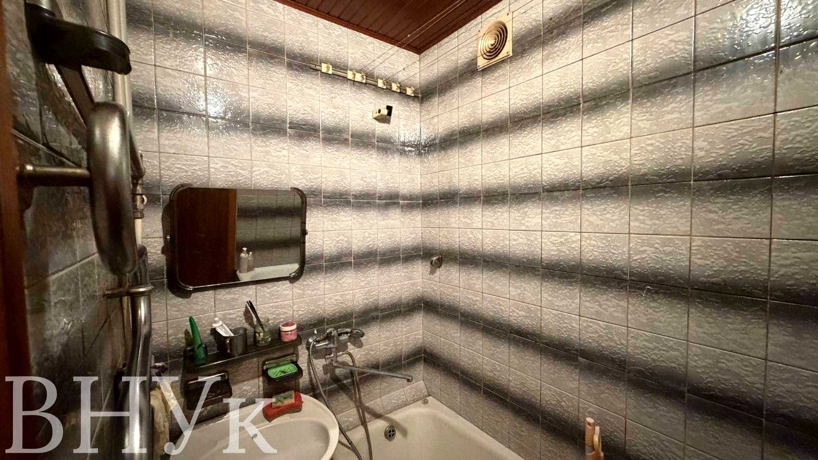 1877743810425763