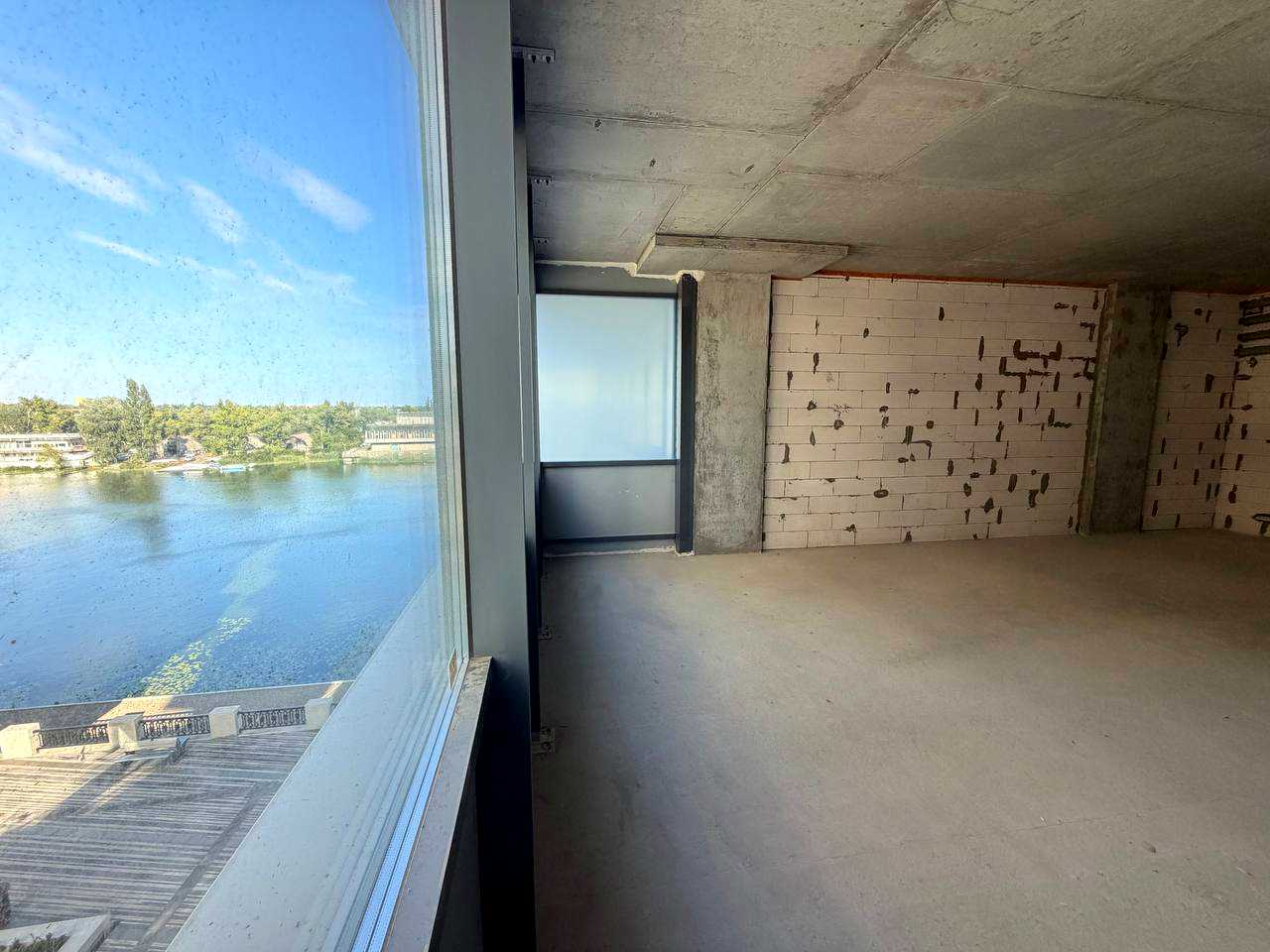 1877743871595899