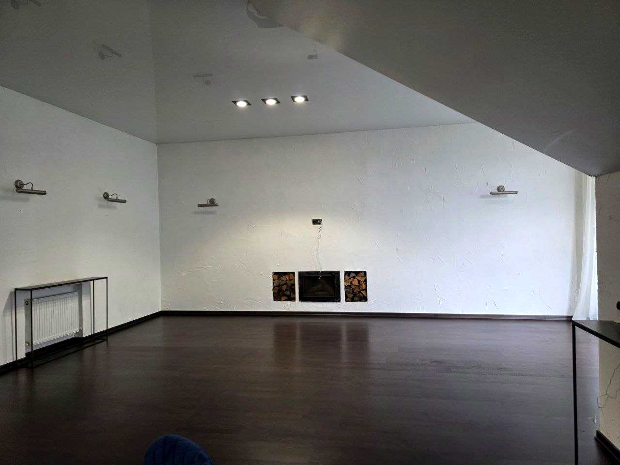 1877744200770799